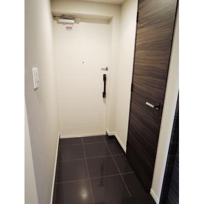 ※写真は同タイプ住戸です。(玄関)