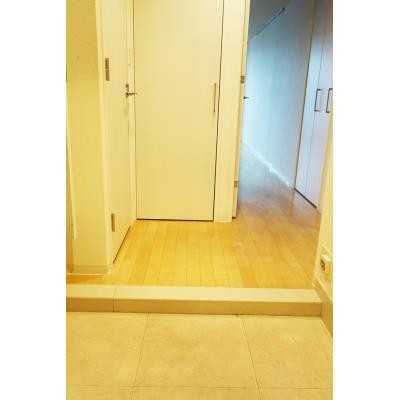 ※写真は同タイプ住戸です。(玄関)