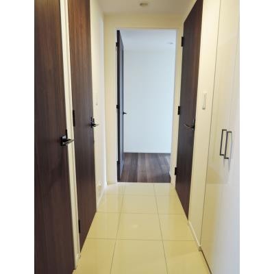 ※写真は同タイプ住戸です。(玄関)