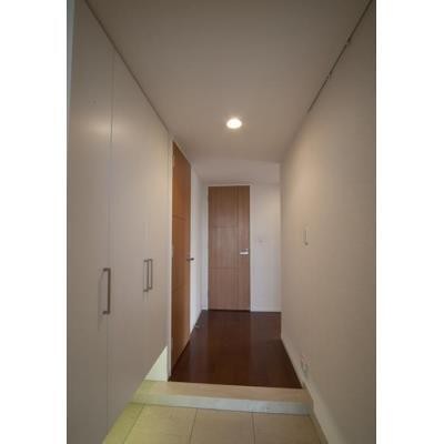※写真は同タイプ住戸です。(玄関)