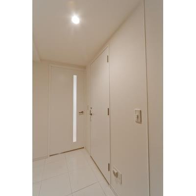 ※写真は同タイプ住戸です。(玄関)