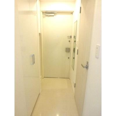 ※写真は同タイプ住戸です。(玄関)