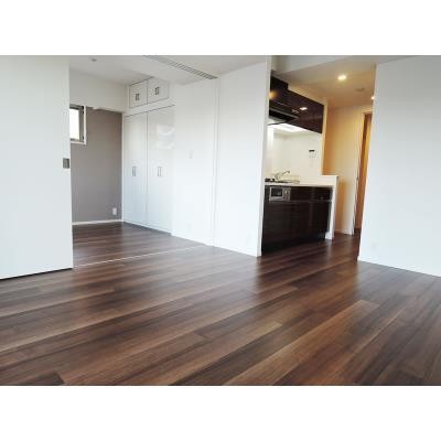 ※写真は同タイプ住戸です。(居間)