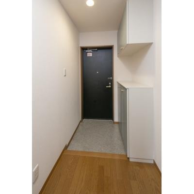 ※写真は同タイプ住戸です。(玄関)