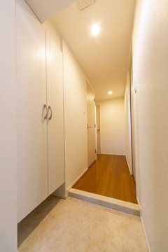 ※写真は同タイプ住戸です。(玄関)