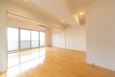 ※写真は同タイプ住戸です。(居間)