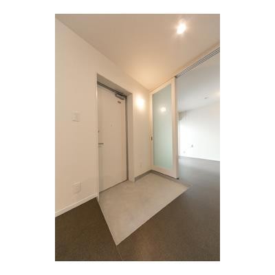 ※写真は同タイプ住戸です。(玄関)