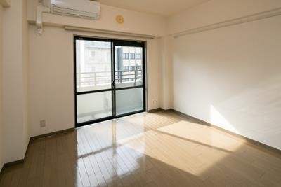 ※写真は同タイプ住戸です。(居間)