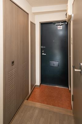 ※写真は同タイプ住戸です。(玄関)