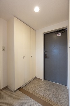 ※写真は同タイプ住戸です。(玄関)