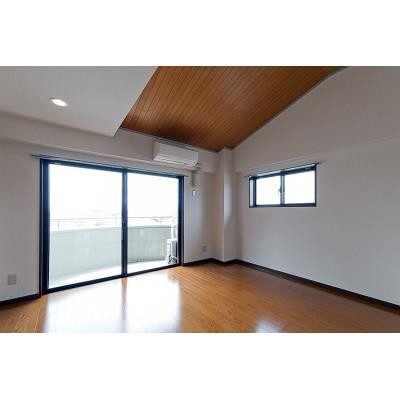 ※写真は同タイプ住戸です。(居間)