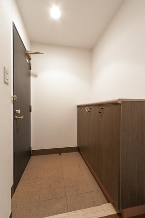 ※写真は同タイプ住戸です。(玄関)