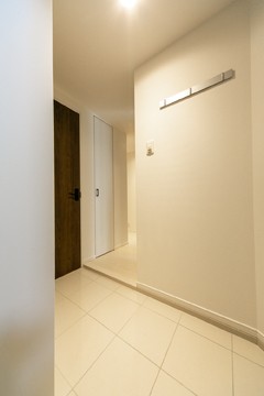 ※写真は同タイプ住戸です。(玄関)