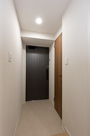※写真は同タイプ住戸です。(玄関)