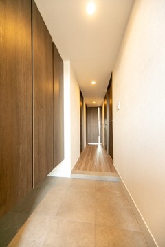 ※写真は同タイプ住戸です。(玄関)