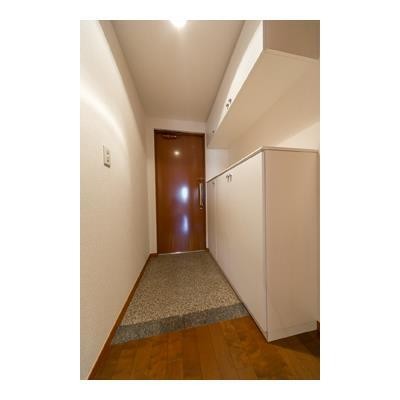 ※写真は同タイプ住戸です。(玄関)
