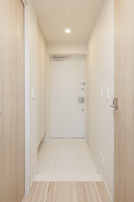 ※写真は同タイプ住戸です。(玄関)