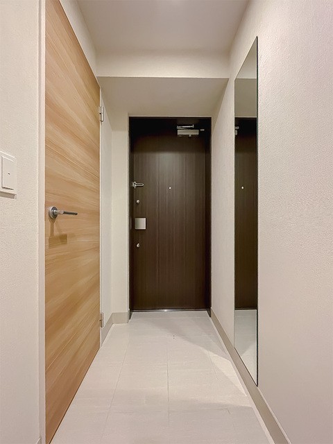 ※写真は同タイプ住戸です。(玄関)