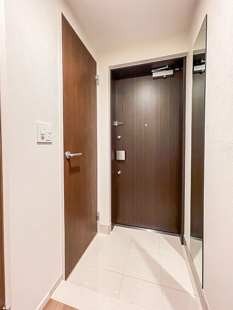 ※写真は同タイプ住戸です。(玄関)