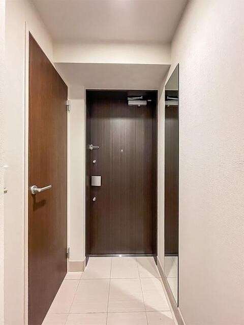※写真は同タイプ住戸です。(玄関)