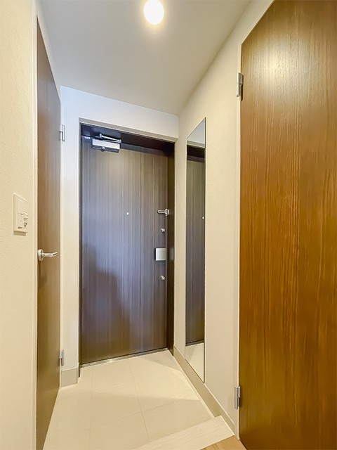 ※写真は同タイプ住戸です。(玄関)