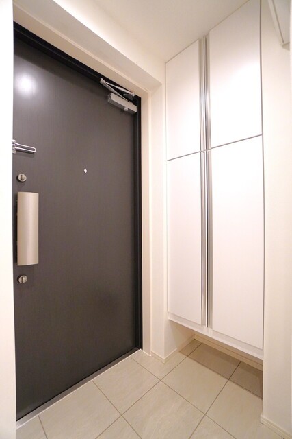 ※写真は同タイプ住戸です。(玄関)