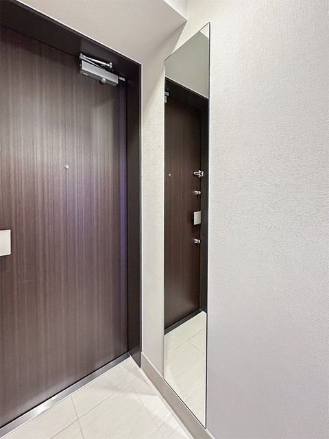 ※写真は同タイプ住戸です。(玄関)