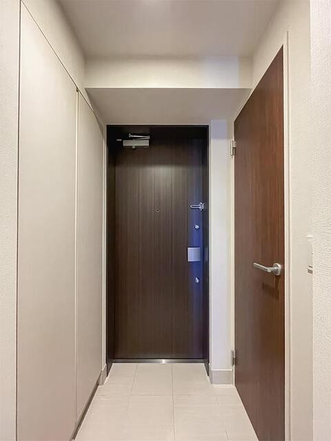 ※写真は同タイプ住戸です。(玄関)