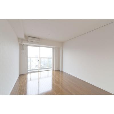 ※写真は同タイプ住戸です。(居間)