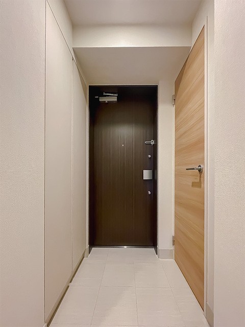 ※写真は同タイプ住戸です。(玄関)