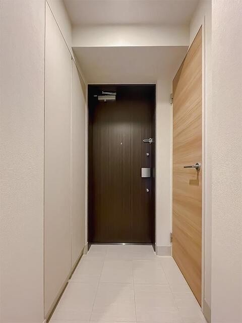 ※写真は同タイプ住戸です。(玄関)