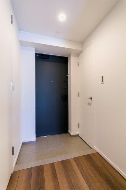 ※写真は同タイプ住戸です。(玄関)