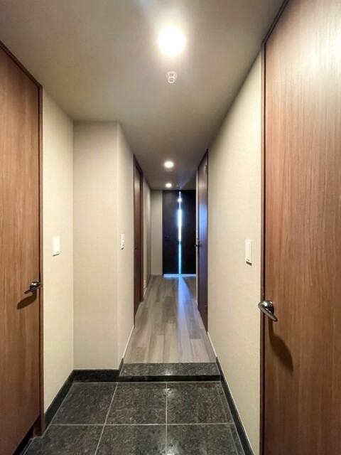 ※写真は同タイプ住戸です。(玄関)