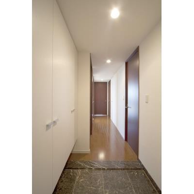※写真は同タイプ住戸です。(玄関)