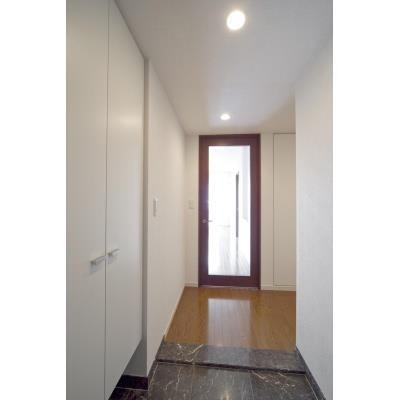 ※写真は同タイプ住戸です。(玄関)
