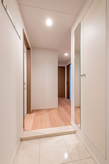 ※写真は同タイプ住戸です。(玄関)