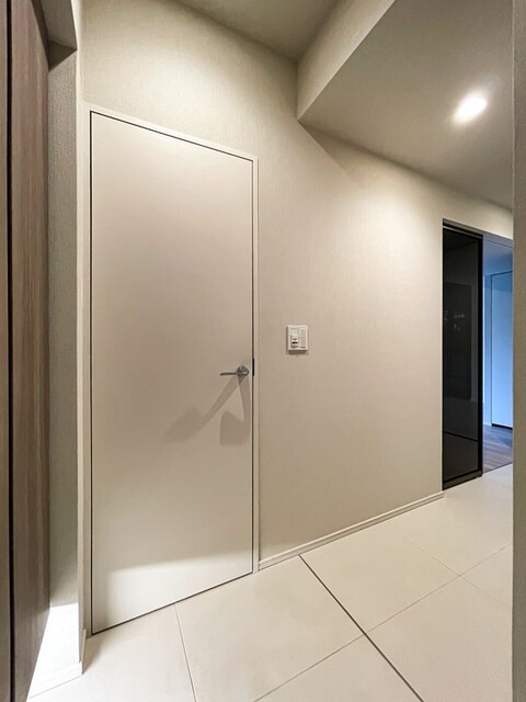 ※写真は同タイプ住戸です。(玄関)
