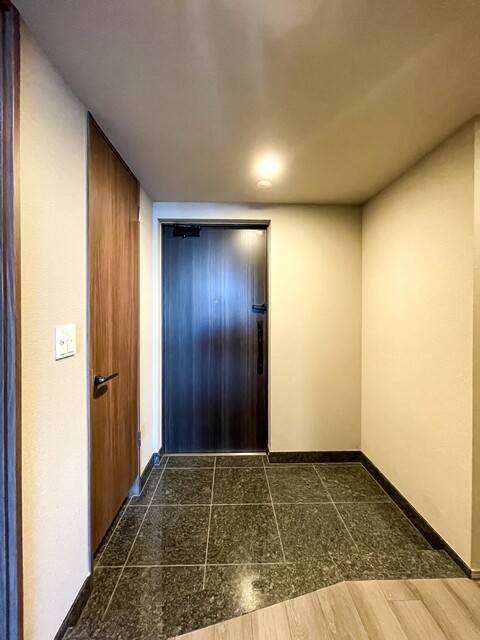 ※写真は同タイプ住戸です。(玄関)