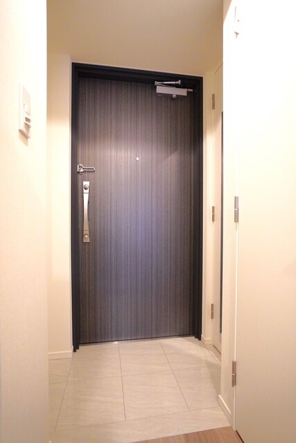 ※写真は同タイプ住戸です。(玄関)