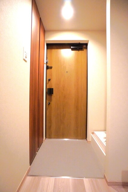 ※写真は同タイプ住戸です。(玄関)