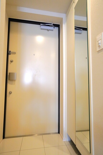 ※写真は同タイプ住戸です。(玄関)