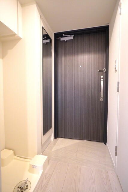 ※写真は同タイプ住戸です。(玄関)