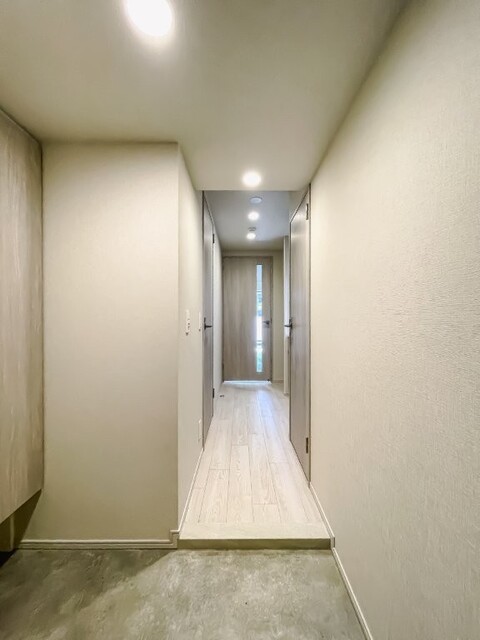 ※写真は同タイプ住戸です。(玄関)