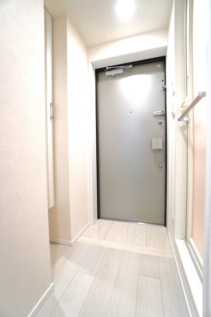 ※写真は同タイプ住戸です。(玄関)