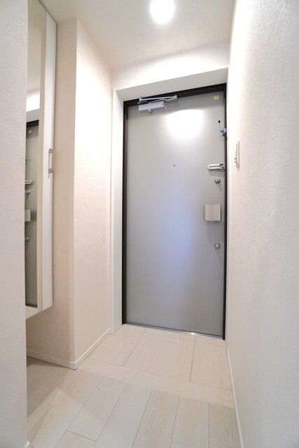 ※写真は同タイプ住戸です。(玄関)