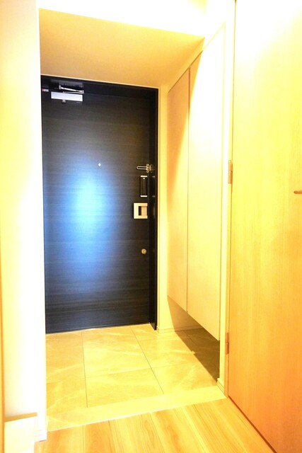 ※写真は同タイプ住戸です。(玄関)
