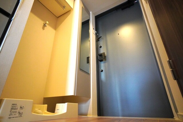 ※写真は同タイプ住戸です。(玄関)