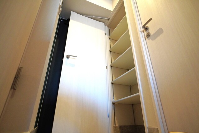 ※写真は同タイプ住戸です。(玄関)