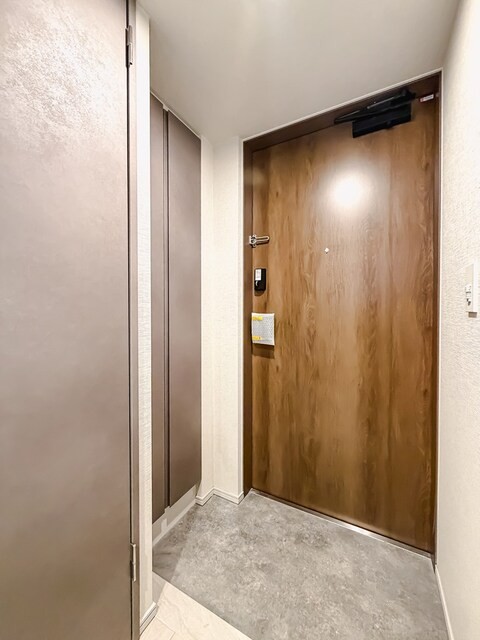 ※写真は同タイプ住戸です。(玄関)