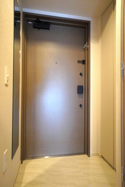 ※写真は同タイプ住戸です。(玄関)
